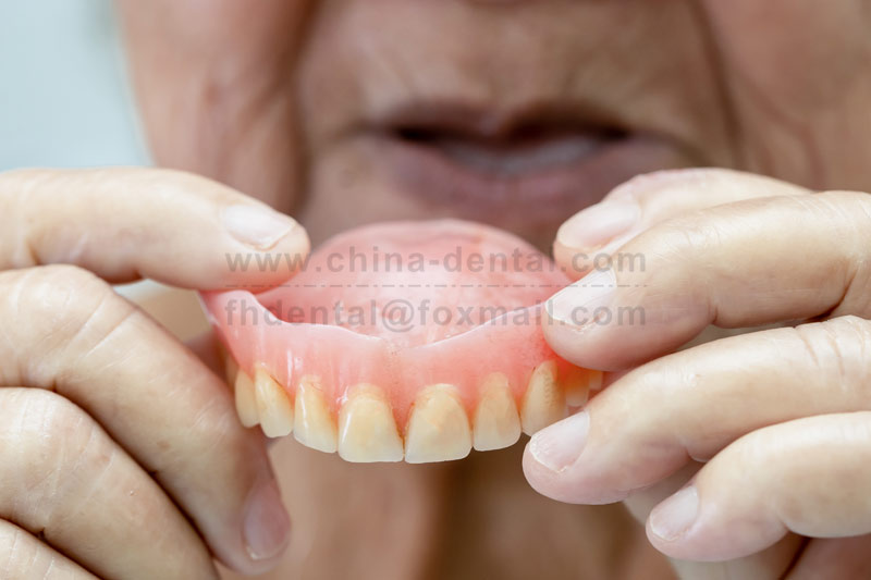 Say Goodbye to Loose Dentures – Suction Dentures Let the Elderly Eat and Speak with Confidence